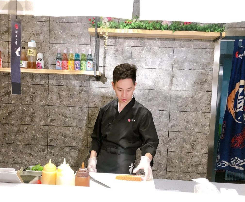 外卖人均80元，最高9000单／月，它4年开43家直营店