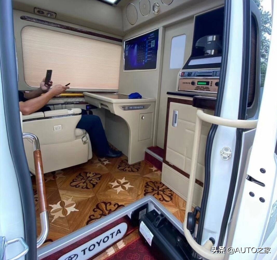 丰田考斯特旗舰版12座内饰欣赏,丰田新款考斯特8座