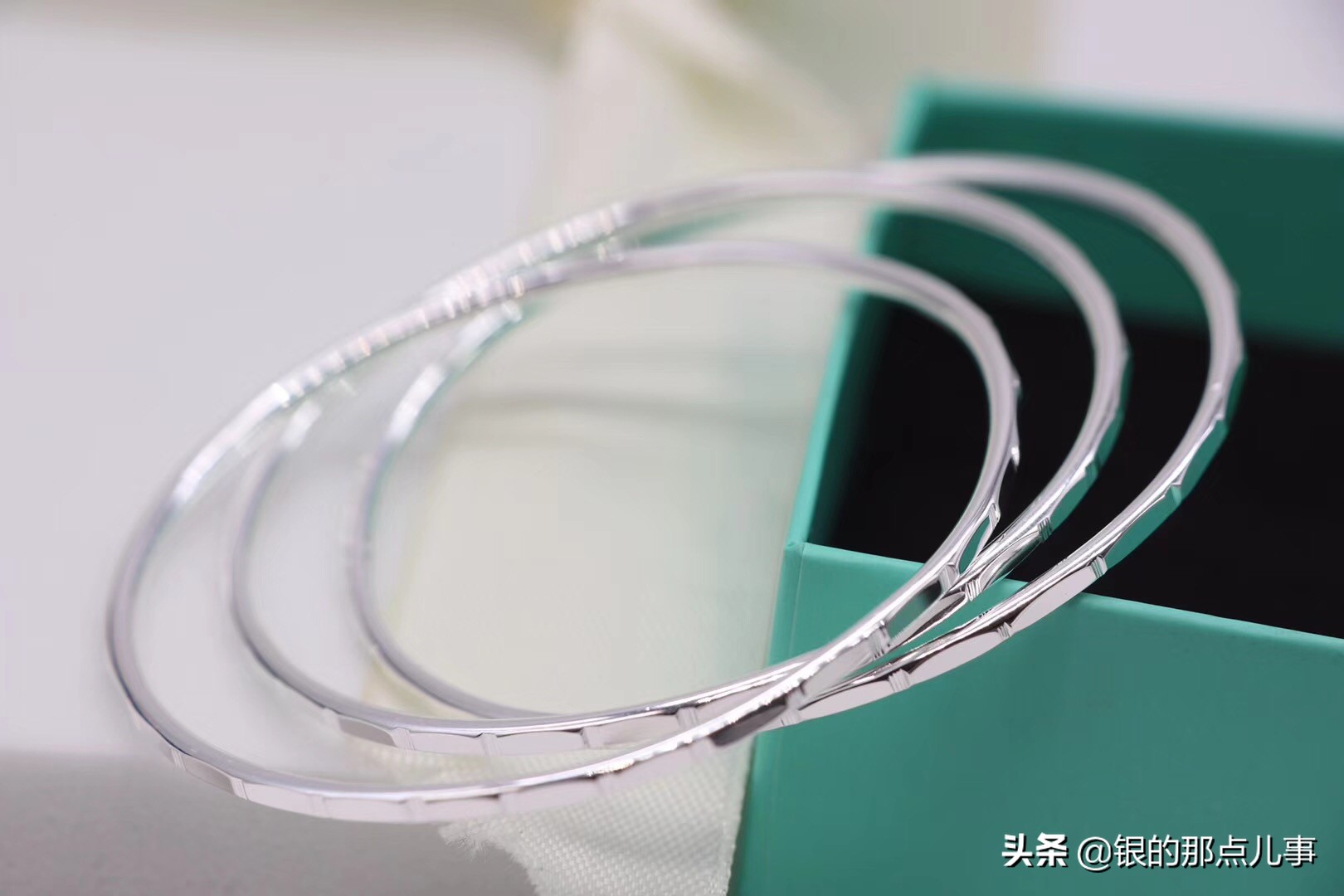 想买到合适尺寸的银手镯，你需要专业的测量方法