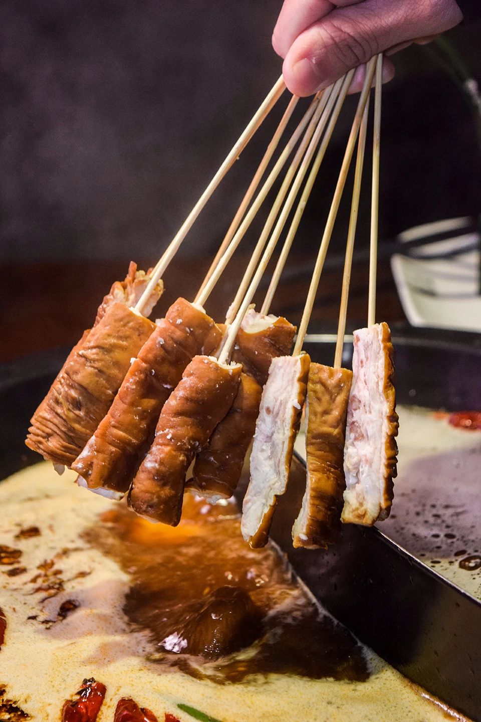 火锅还能喝汤？！征服无数街坊的火锅届黑马，十万份肥牛免费送！