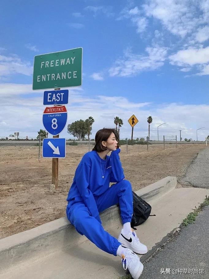 雾霾蓝和克莱因蓝哪个显白,宝蓝跟克莱因蓝哪个显白