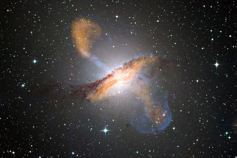 人类掉进银河系黑洞会死吗,如果人类掉进黑洞会是怎样