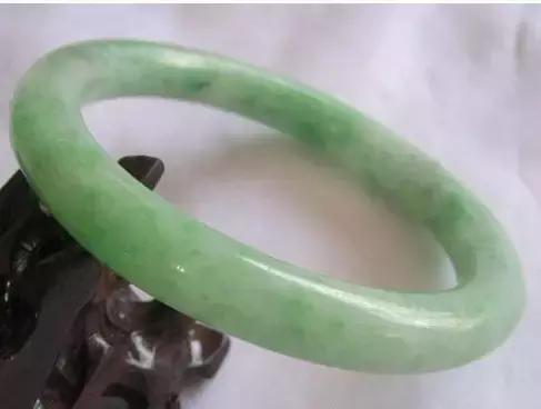 易于和陨石混淆的石头,容易混淆的玉石