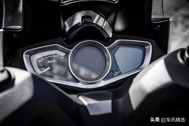 趴不动重机,换一台踏板如何?能压弯的XcitingS400,颜值还很高