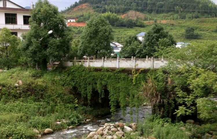 鐣呮父榛勬睙,榛勬睙鐣呮父涓浗