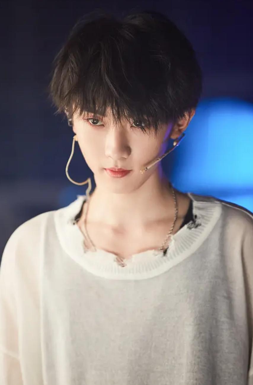 马嘉祺在快乐大本营唱快乐星球,马嘉祺被团队围唱什么是快乐星球