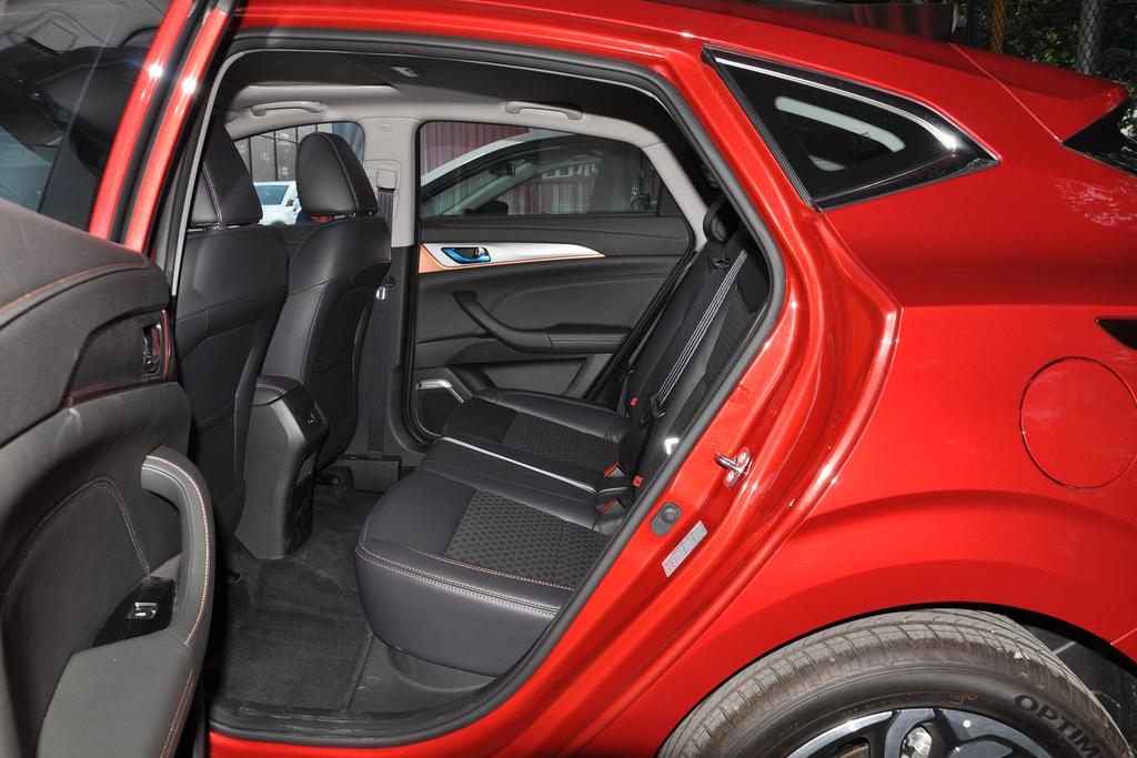 国产最美两厢车长安逸动xt,长安汽车第二代逸动xt