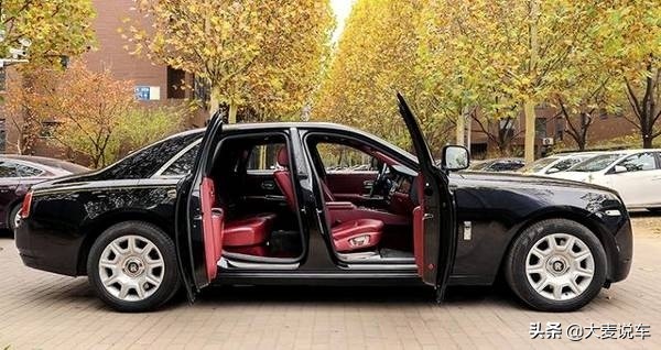 劳斯古斯特试驾,夏东劳斯莱斯古思特试驾视频