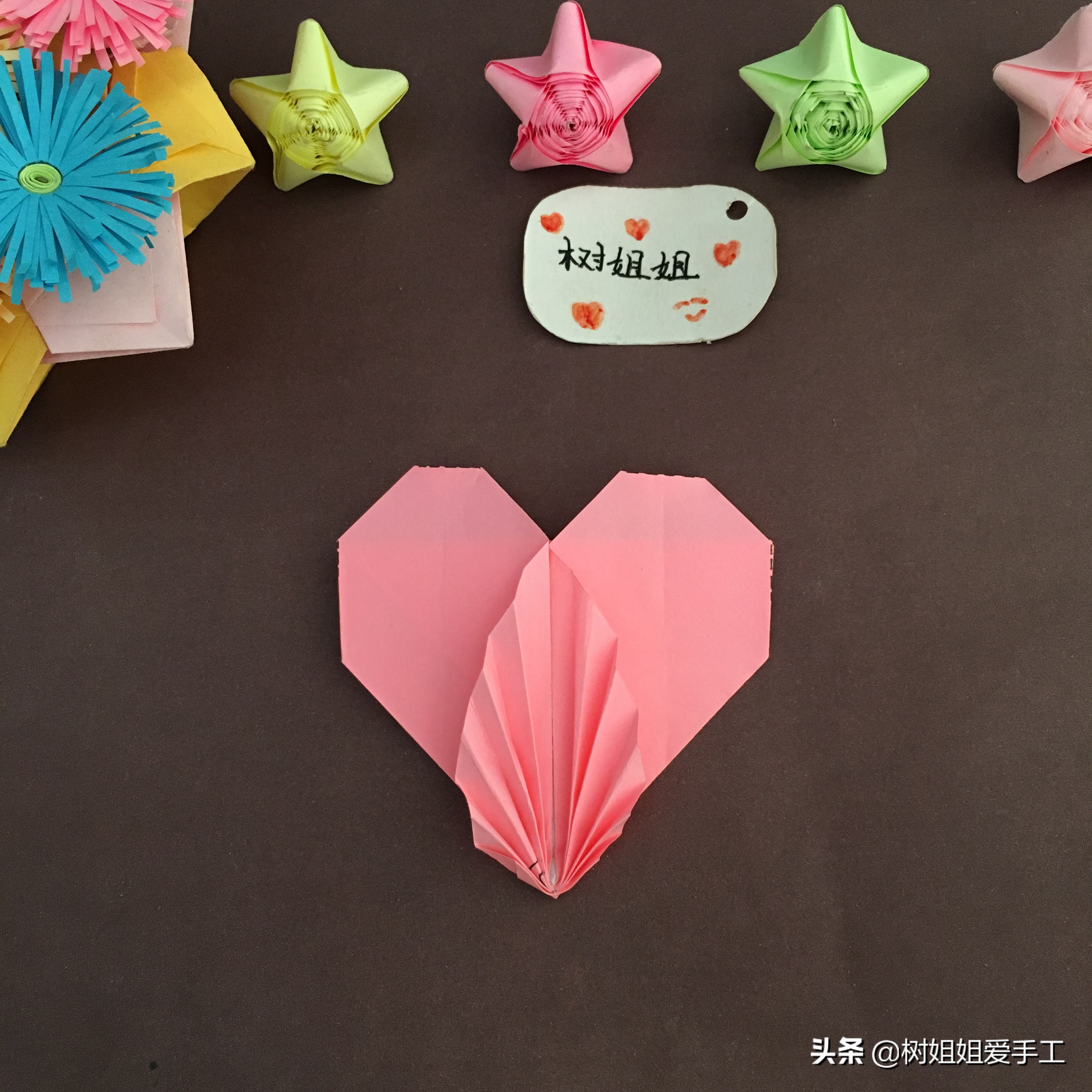 实用折纸:心与叶结合的折纸书签,很美