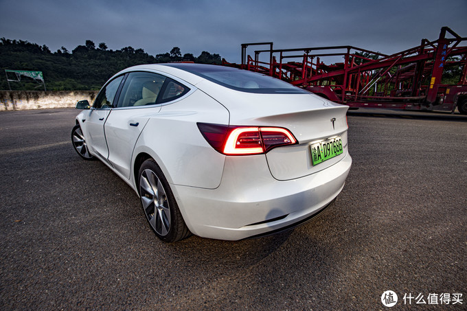 特斯拉model3试驾深度体验,特斯拉model3performance续航