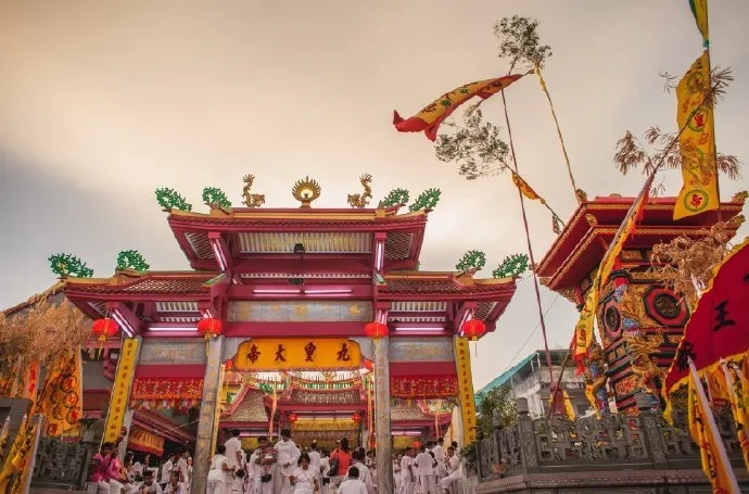 华人将春节文化带到世界各地,泰国的最疯狂节日