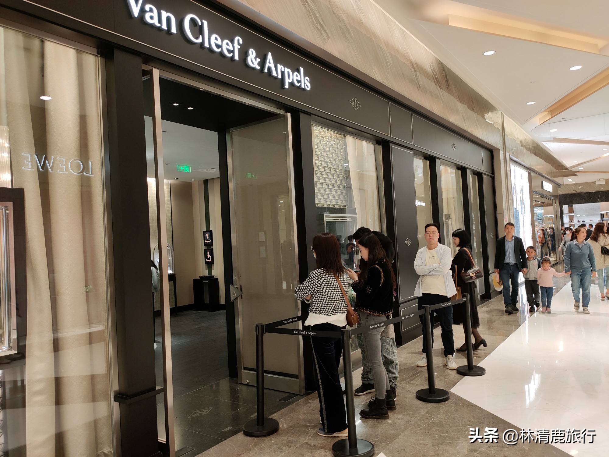 宁波比较高档的商场,宁波的大型购物商场叫什么名字