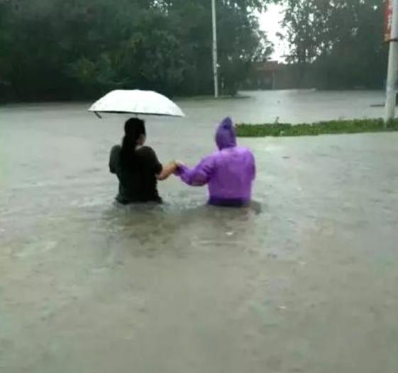 泡水过后，感觉身体被“污染”？洪灾中应该这样治愈皮肤