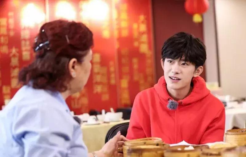 易烊千玺为什么这么吸引人,十七岁的易烊千玺经历了什么