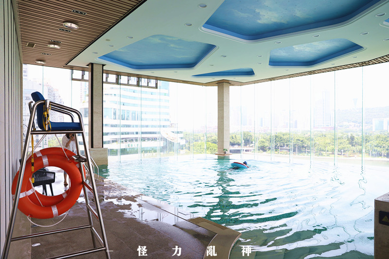 无边泳池、宝藏日料、马杀鸡，藏在湖滨南的星级酒店承包我一整天