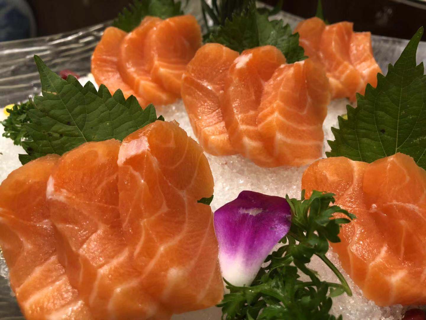 郑州石磨烩面喧嚣热闹,深夜开车路过吃一碗,这几道硬菜过目不忘