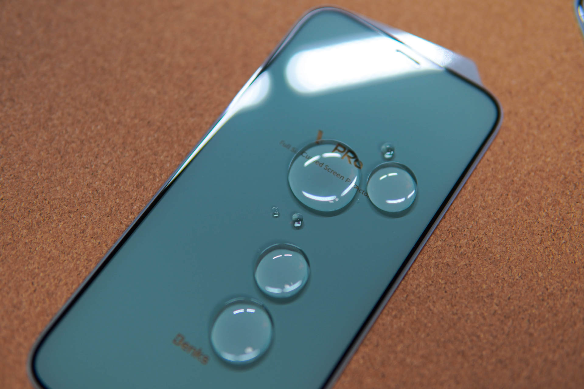 iphone12硅胶壳和皮革哪个好,iphone12promax钢化膜