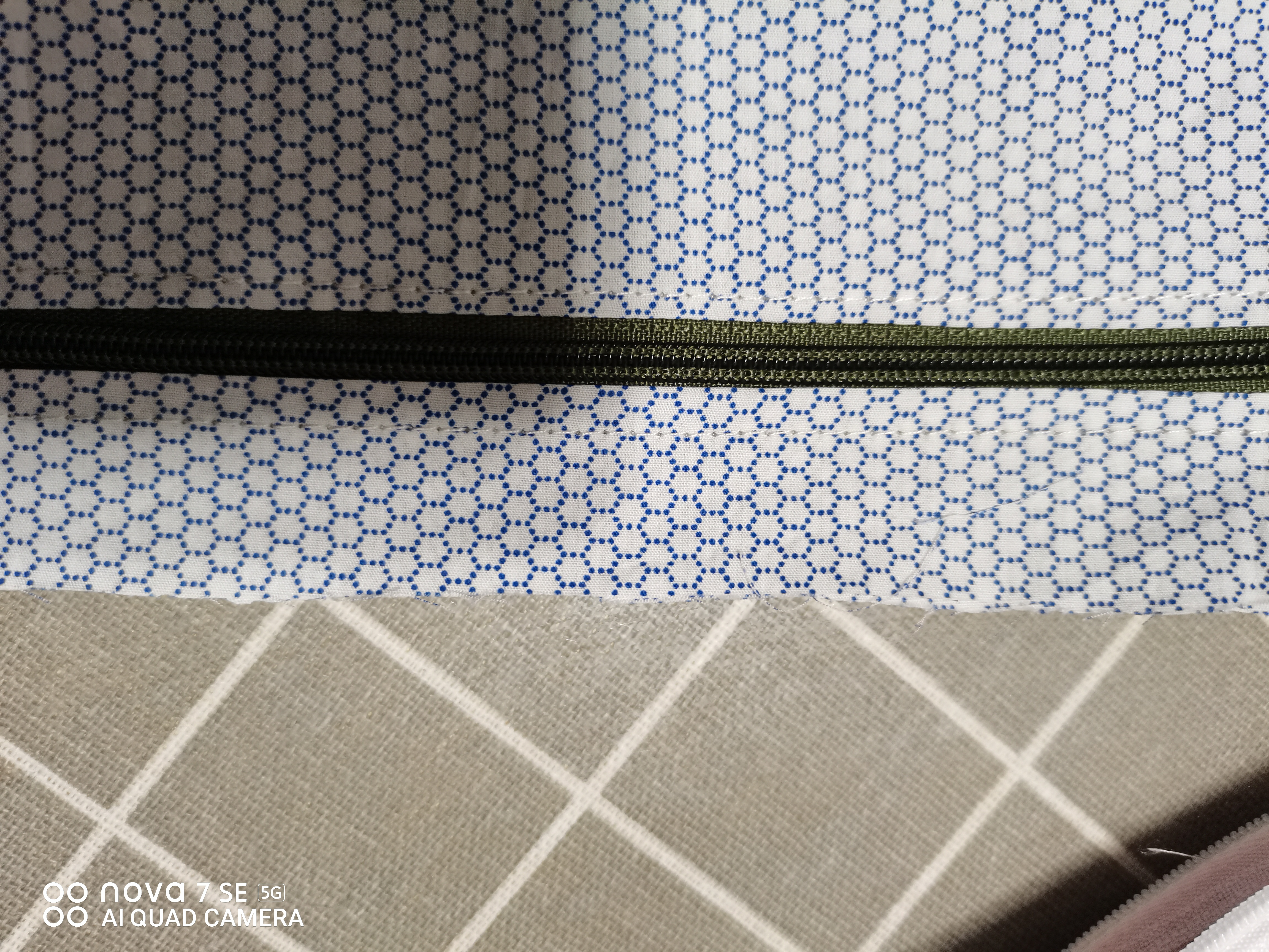 用单边压脚上隐形拉链的技巧,上普通拉链压脚的教程