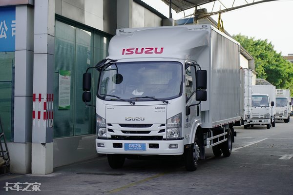 庆铃五十铃600p内饰,轻卡庆铃m600和m100区别买哪个好