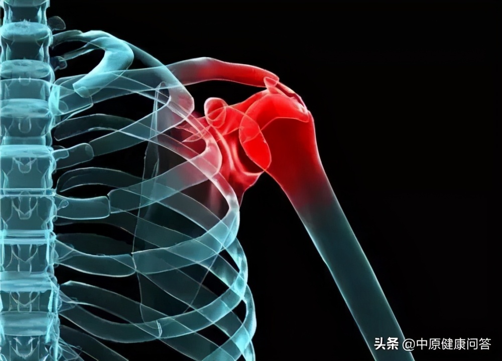 男孩脱臼复位,打篮球手指脱臼当场复位