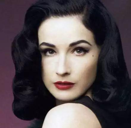 泫雅点痣位置,泫雅泪痣纹身