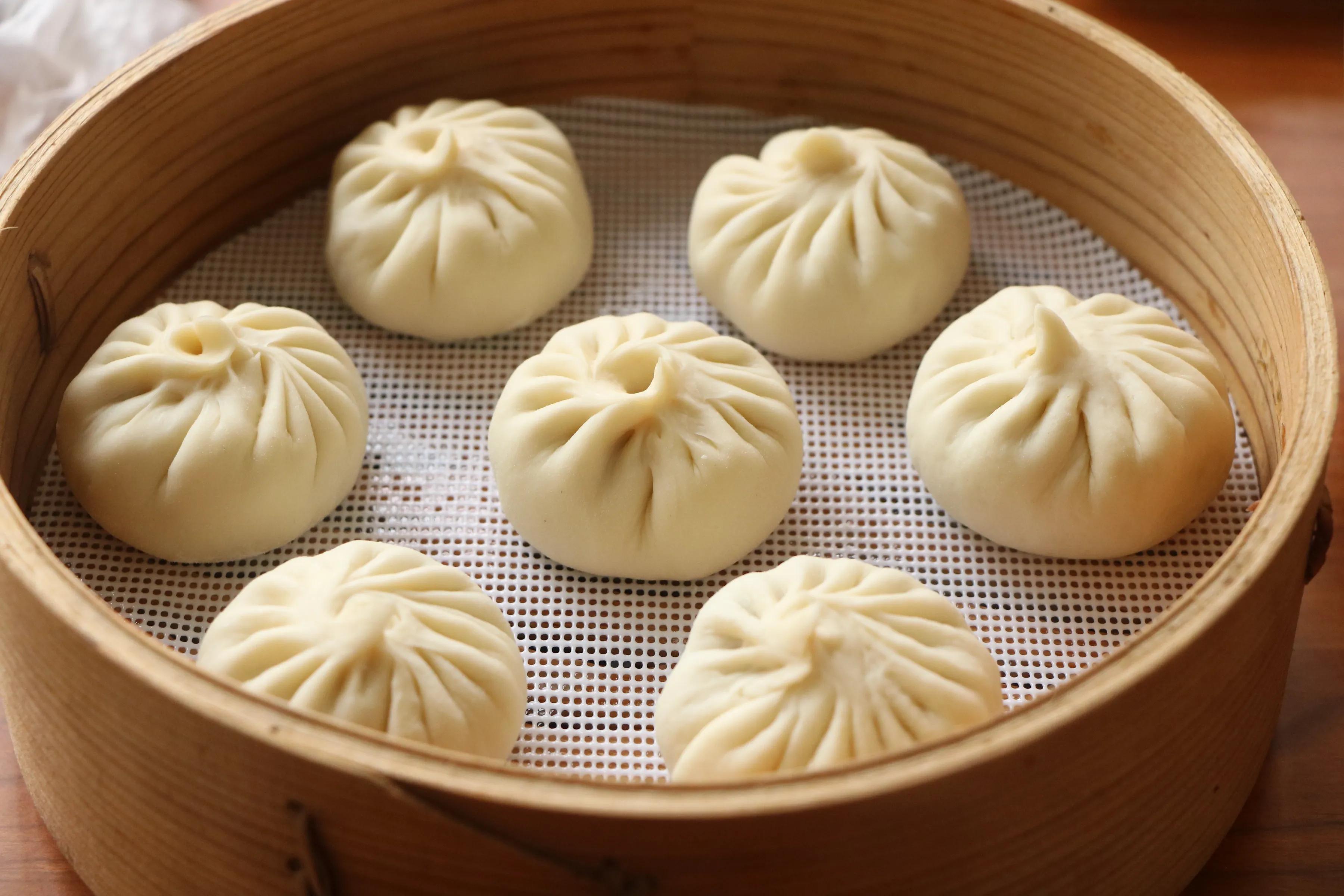 孩子要吃一口一个的包子,孩子每天都要吃包子