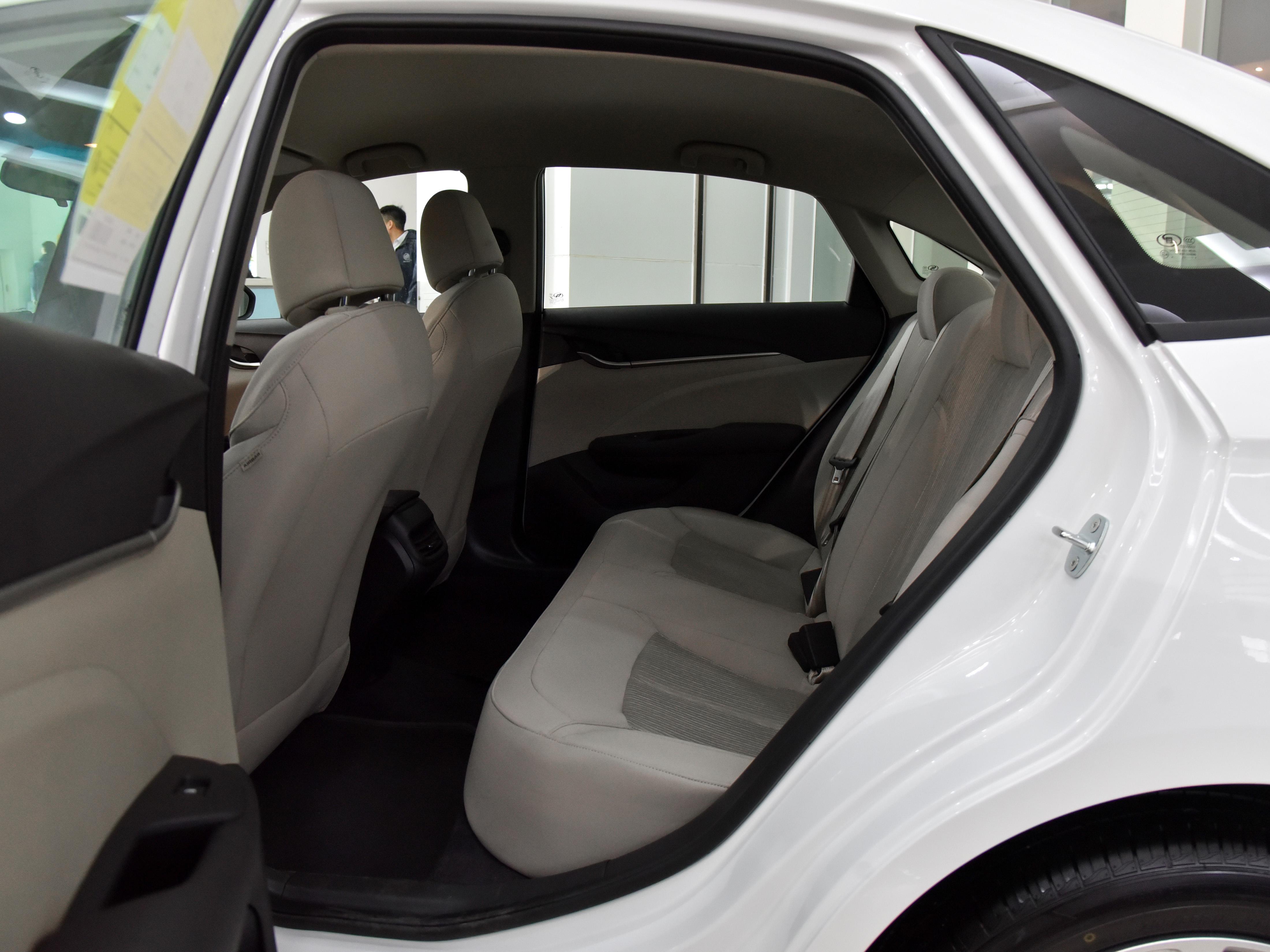 空间大价格便宜车1万,空间大实惠一点的车型