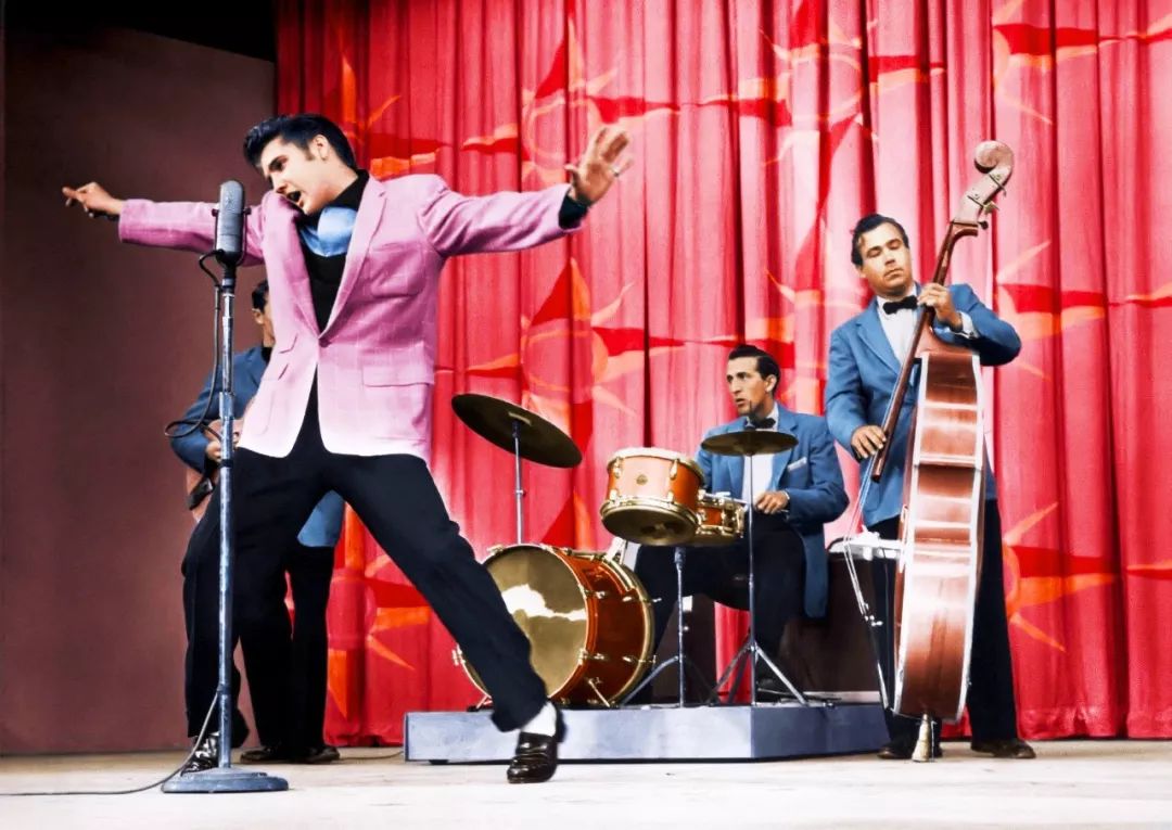 穿粉色就是娘娘腔?让小李子和猫王告诉你什么叫“油而不腻”