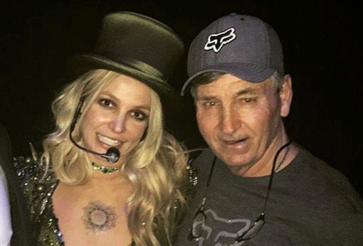 父亲结肠破裂医数次手术未好转,小甜甜压力过大传需接受心理治疗