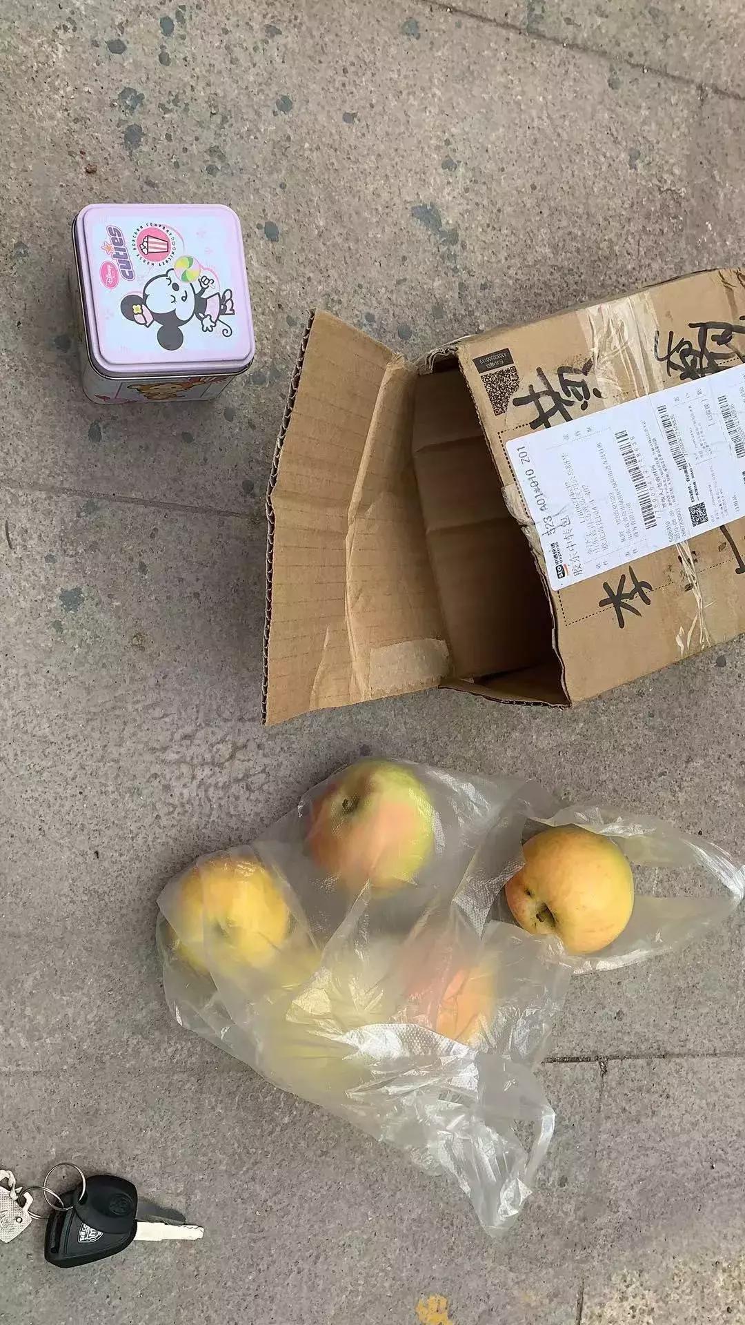 不是段子!山东小伙网购二手苹果手表,却收到4个苹果+一块表???