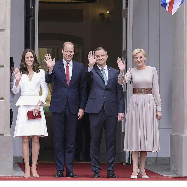 她打遍天下无敌手，红裙让丹麦王妃惨败，同框梅拉尼亚也是稳赢