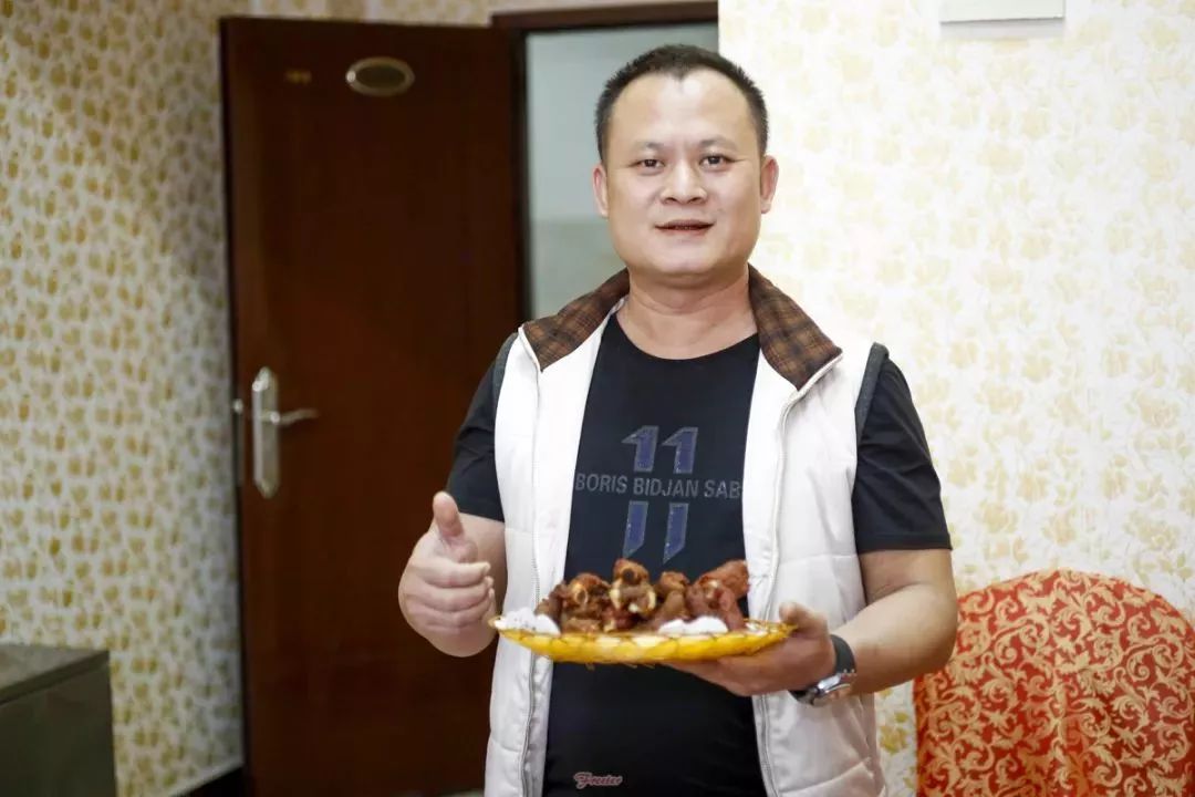 我们跟着本地人吃完这十家店，做了一份最靠谱的三亚美食线路