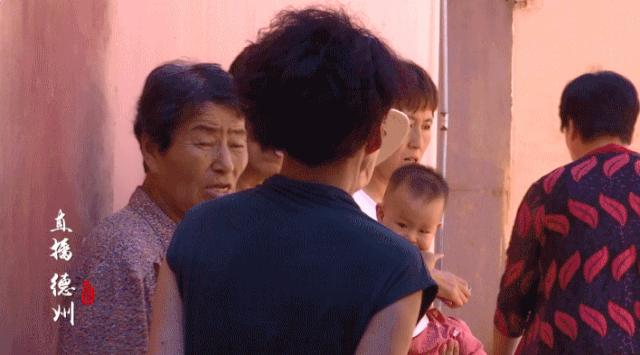 德州一饭店烟囱装在“围城”里，坑苦楼上邻居