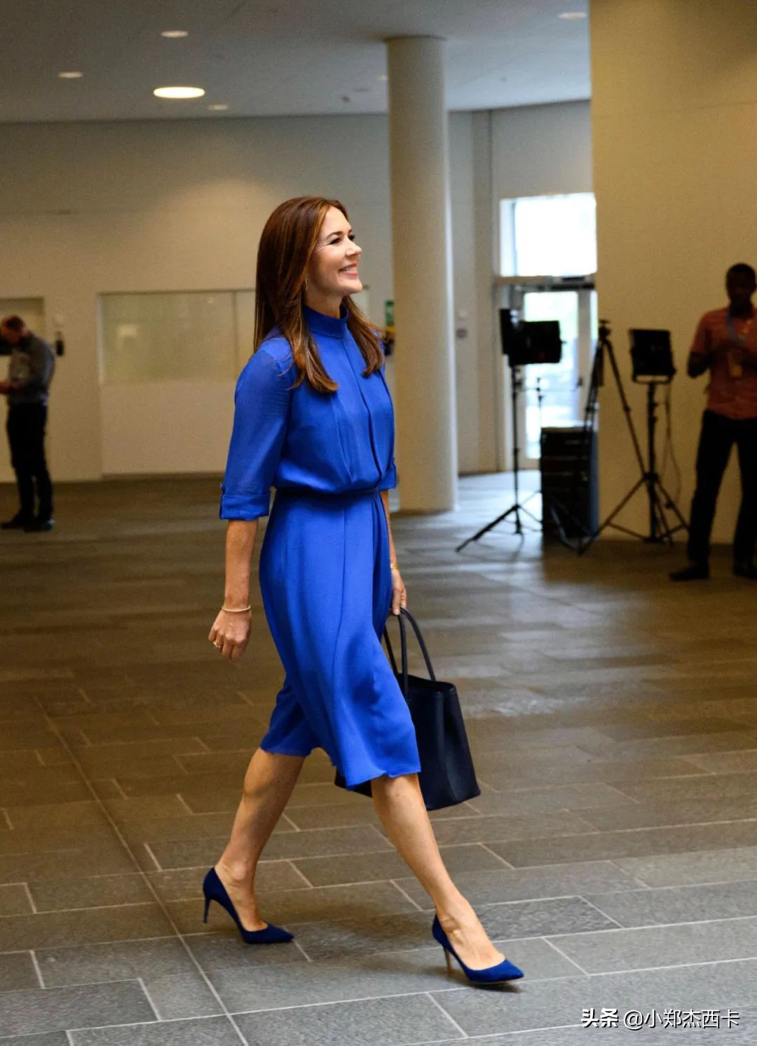 52岁王菲全身照,52岁王菲惊艳的照