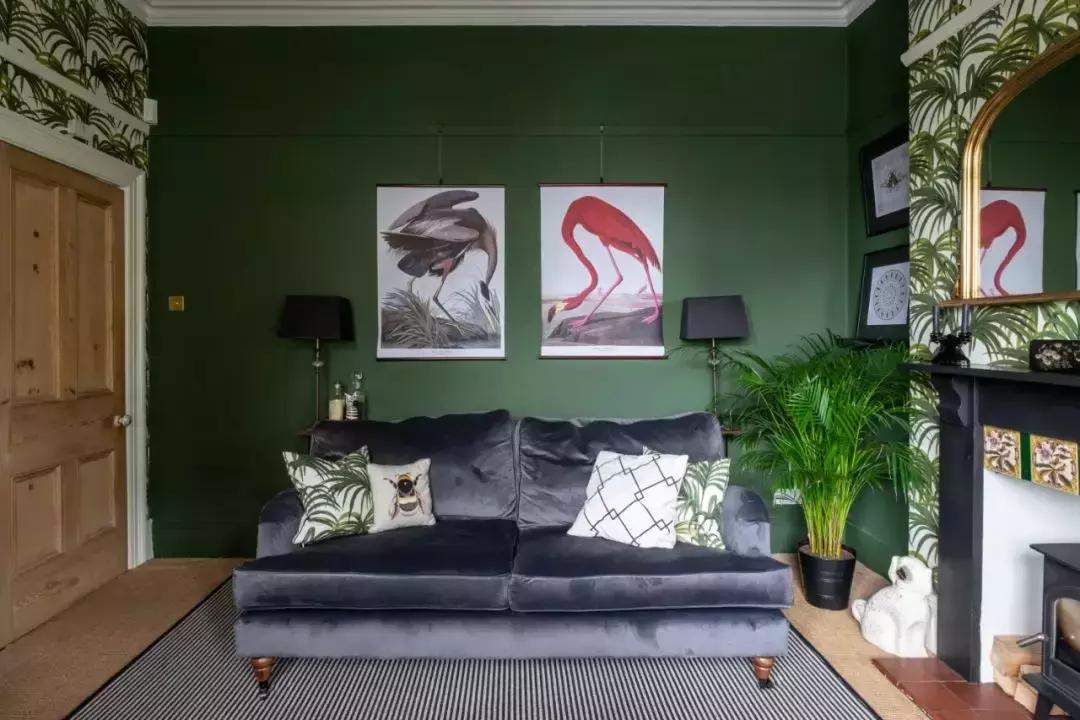 墨绿色的色彩风格,墨绿和粉的高级色彩