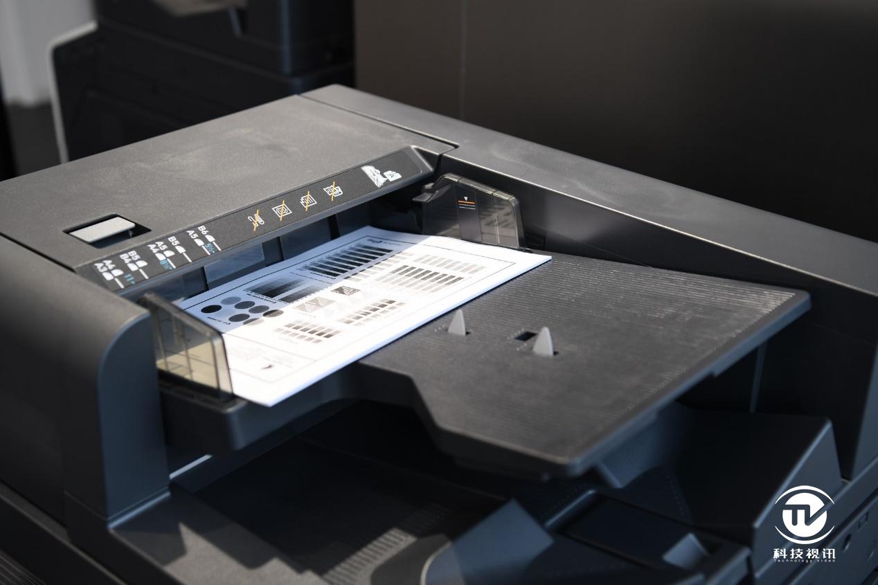 柯尼卡美能达印刷系统开箱,柯尼卡美能达彩印自动装订机