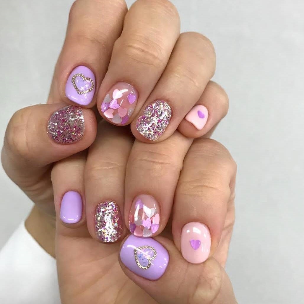 万能的亮片美甲不仅让你的指尖更出众，还会让你拥有好心情哦！