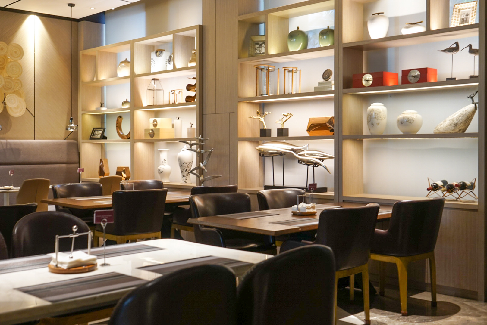 女子在酒店遇到奇葩客人,美女遇到奇葩保镖