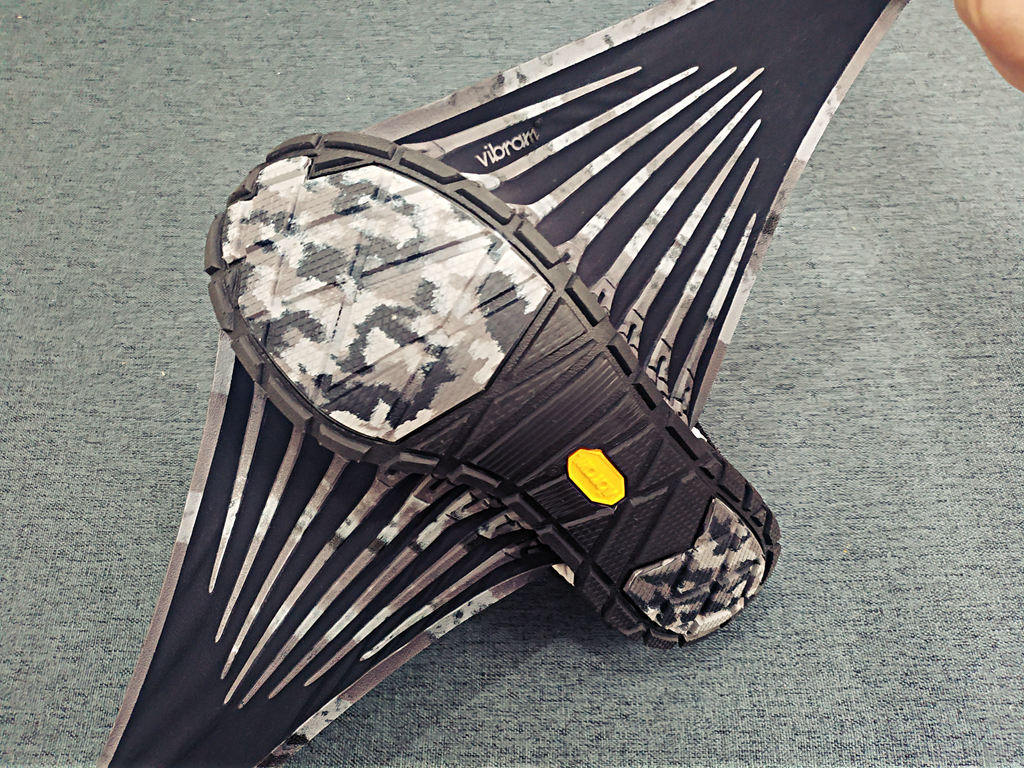 奇怪而又舒适：VibramFuroshiki包裹鞋体验