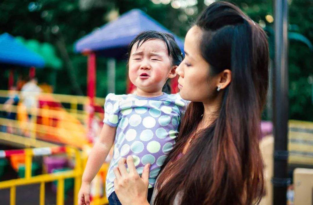 如何解决孩子与妈妈的分离焦虑症,一离开父母就焦虑