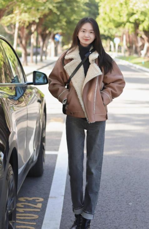 2022年流行皮毛一体外套,2020年皮毛一体格子外套搭配