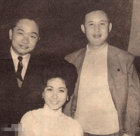 *情纵**声色的古龙，在痛饮一瓶XO后吐血两盆，彻底陷入昏迷