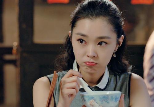 宋轶头戴花浅紫色梦幻纱裙,宋轶同款白色纱裙