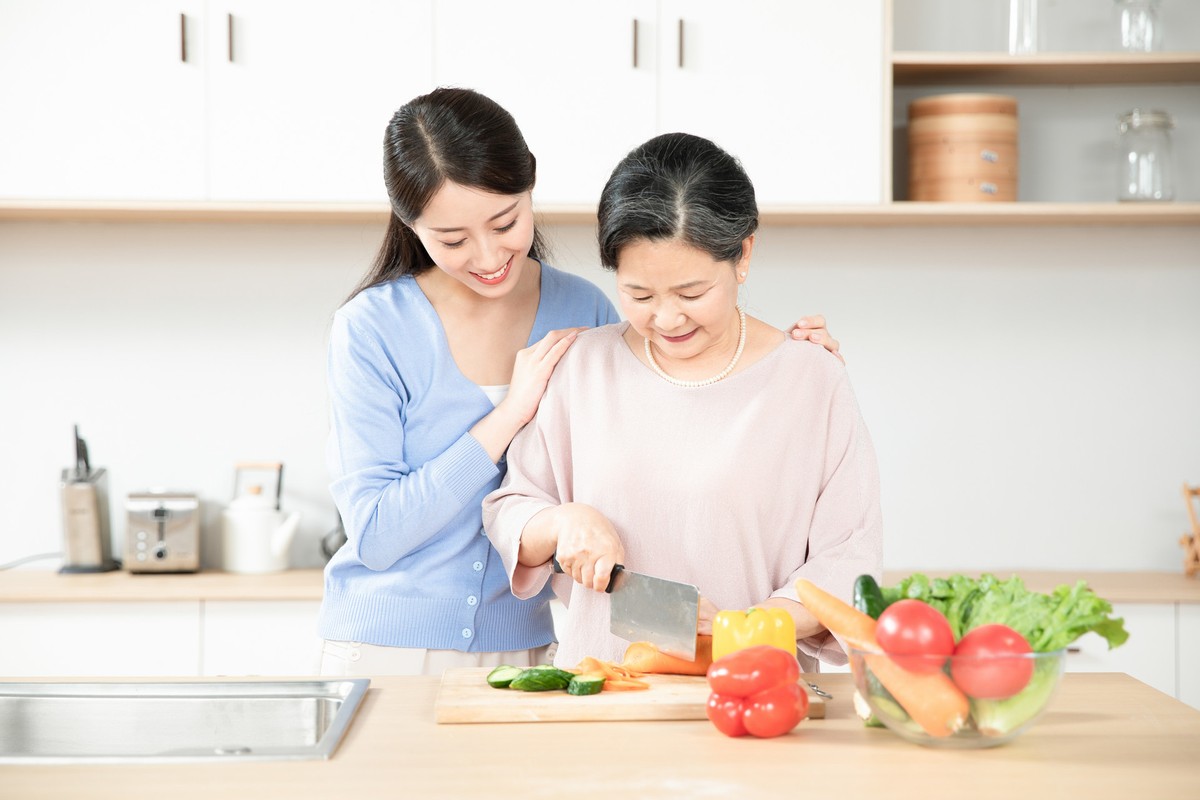 面对挑剔儿媳婆婆怎么办,遇到挑剔婆婆时该怎么办