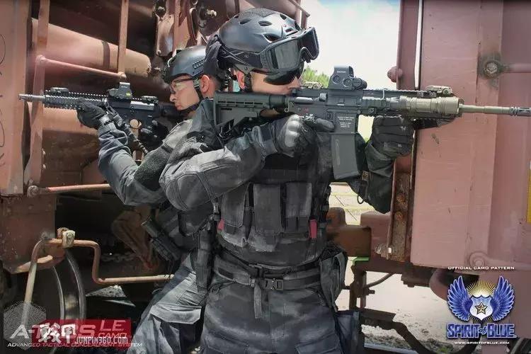 迷彩是军装吗,迷彩是军人的什么