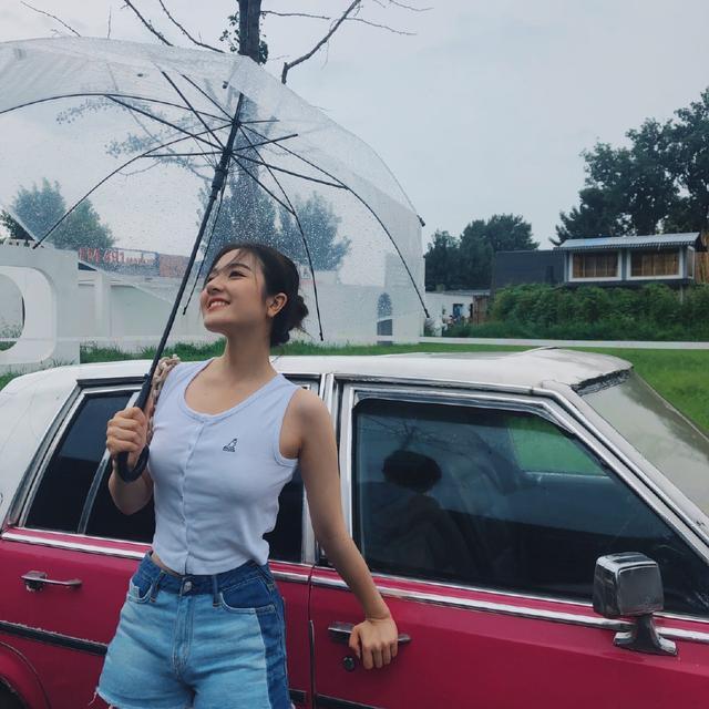 李兰迪绝美牛仔短裤照片,李兰迪晒男友视角照