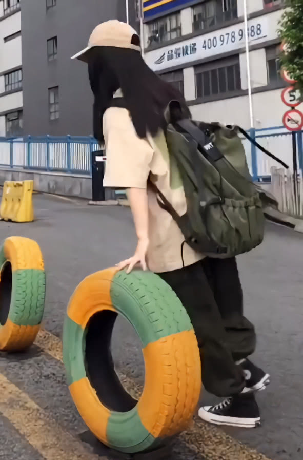 鍖″▉鐨勯粦鑹插伐瑁呰¥,楂樿椋庡尅濞佸伐瑁呰¥