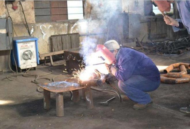 工地小工300一天不包吃住,工地300元一天高吗