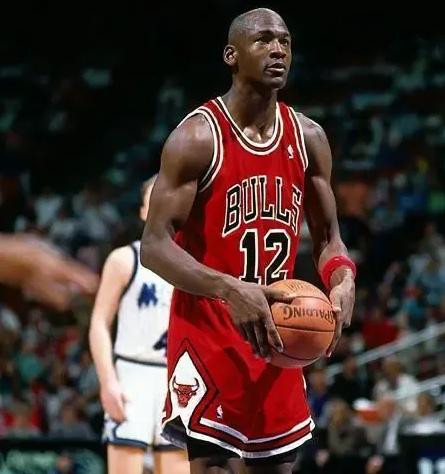 有的照片一眼看上去就感觉不对劲,有些图片看起来很普通