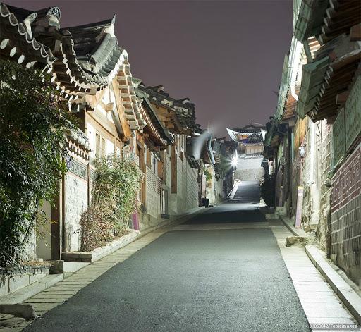 韩国明星来到中国安检,出境安检员